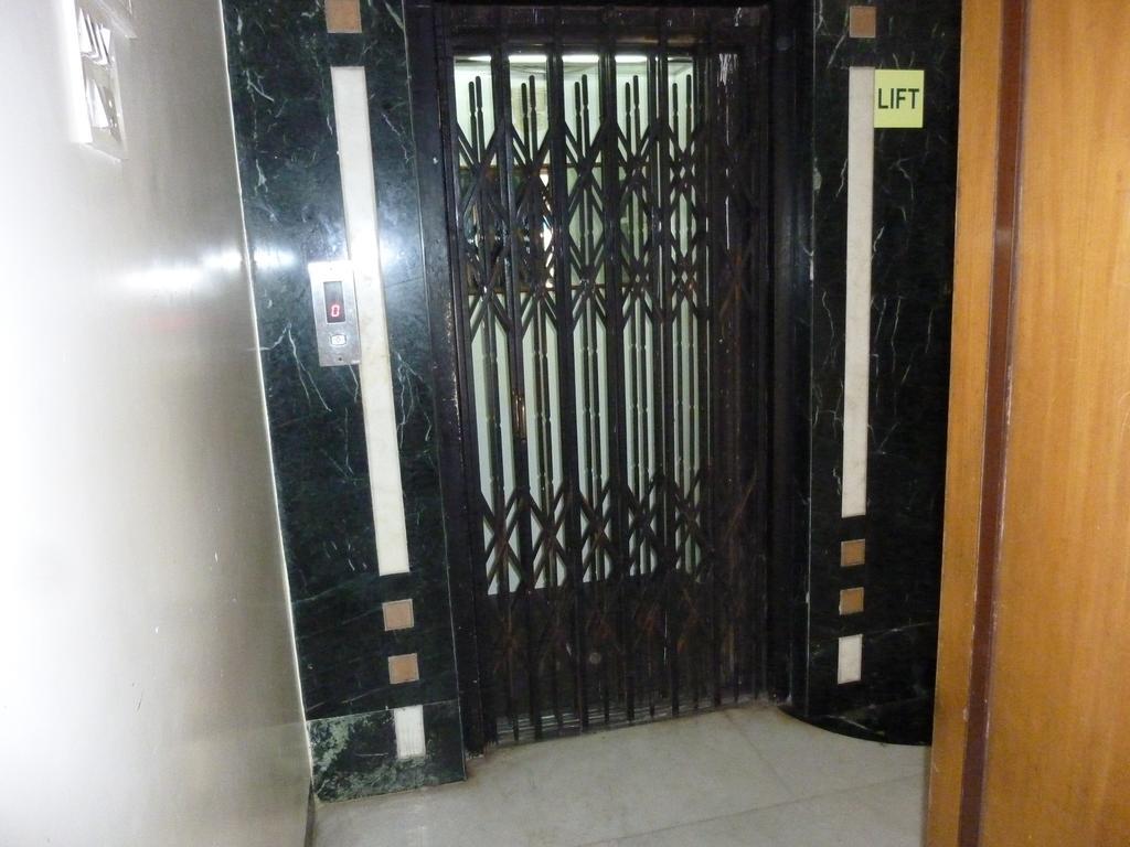 Hotel Karan Palace Mumbai Exterior photo