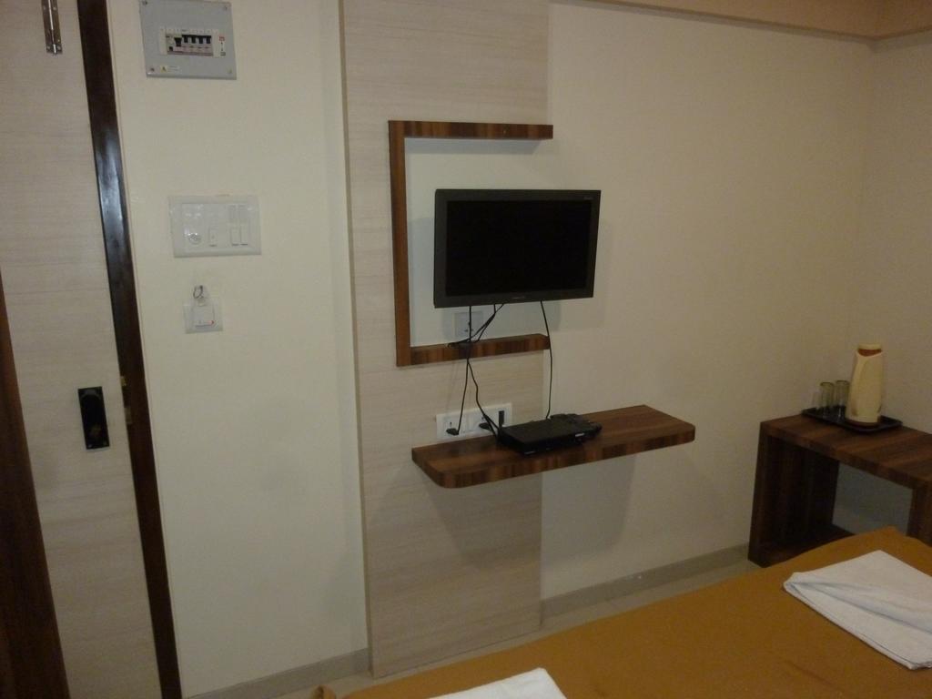 Hotel Karan Palace Mumbai Room photo